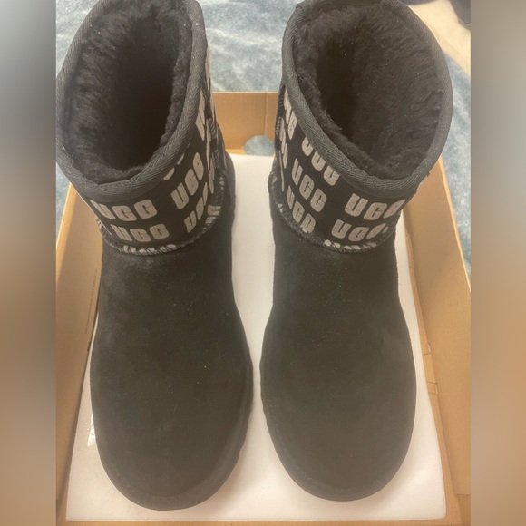 UGG Boots - Picture 5 of 6